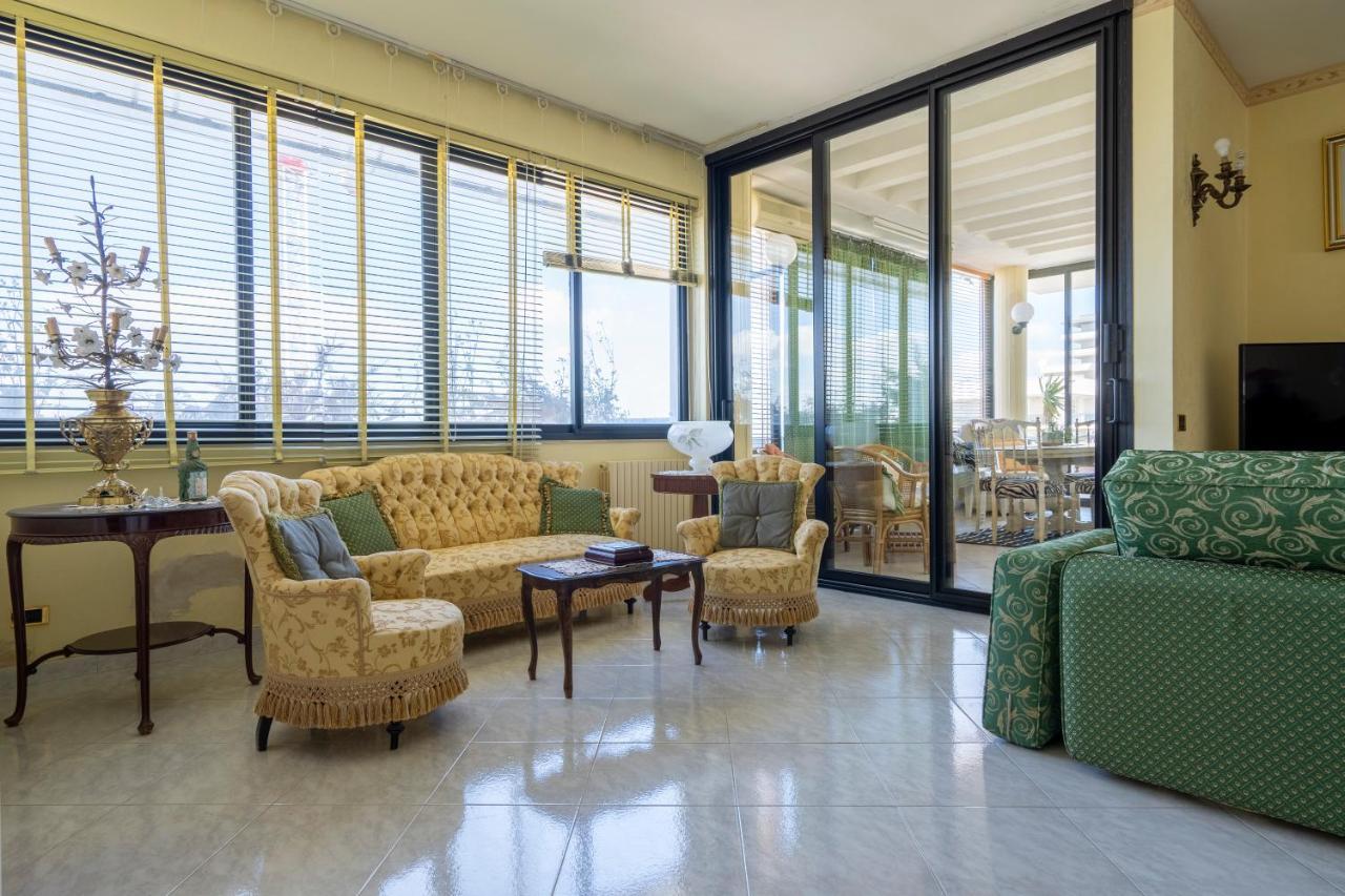 Grazia Attic Apartment With Terrace Trani Exterior foto