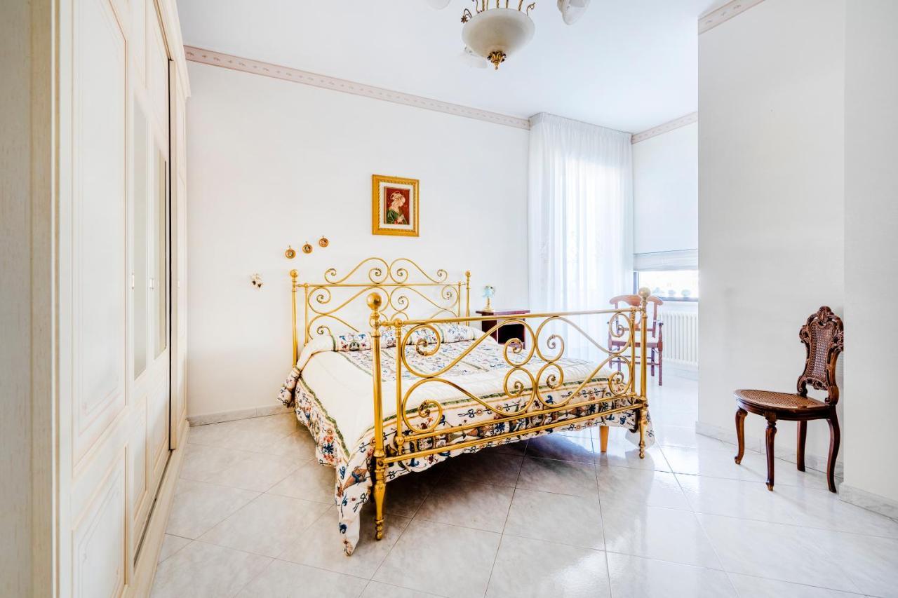 Grazia Attic Apartment With Terrace Trani Exterior foto